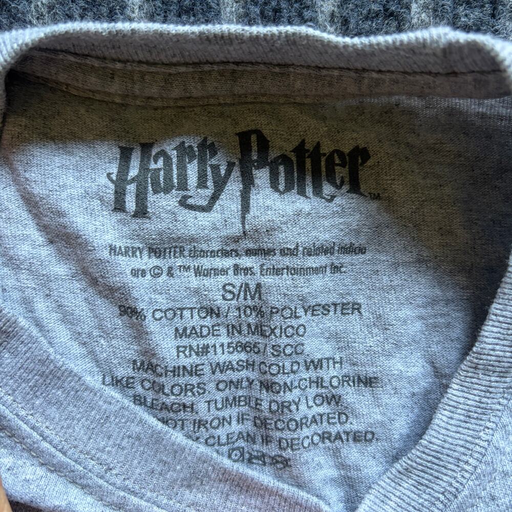 Harry Potter Hogwarts Distressed School Crest T-Shirt Size Small - Picture 3 of 4